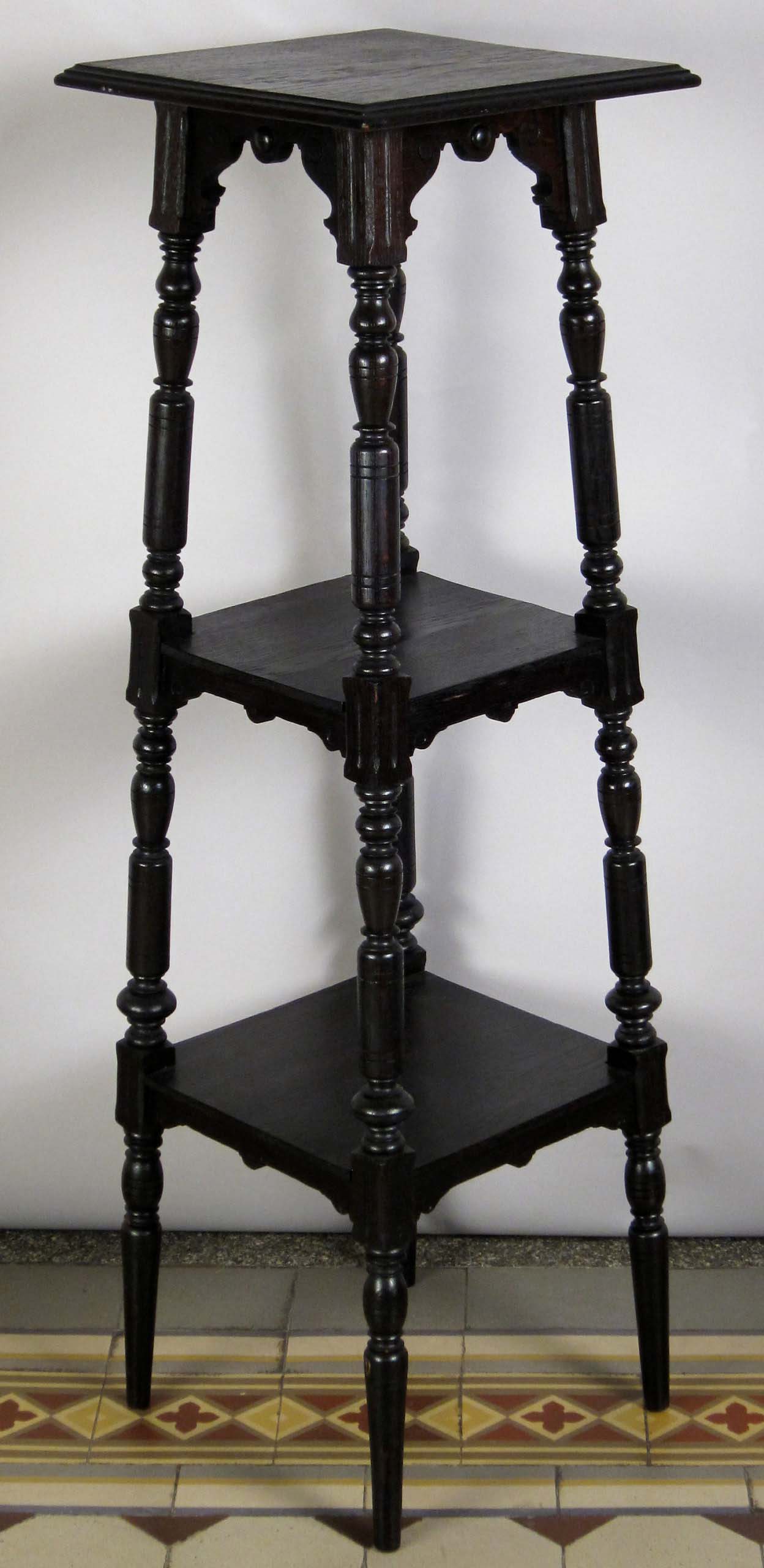 Kleiner Pflanzen- Konsoltisch 1 Kleiner Pflanzen- Konsoltisch