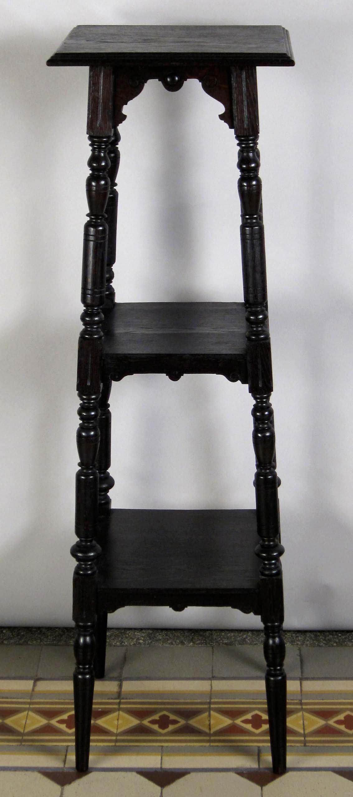 Kleiner Pflanzen- Konsoltisch 3 Kleiner Pflanzen- Konsoltisch