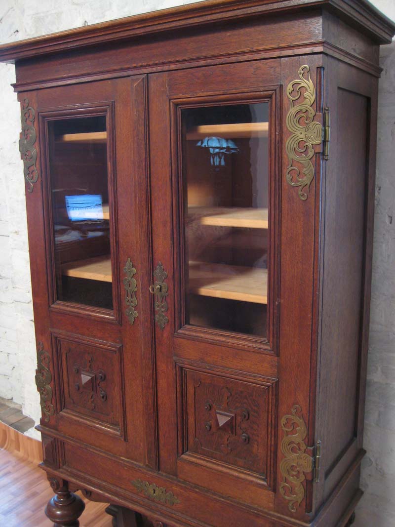 Gründerzeit Bücher- Vitrinenschrank 4 Gründerzeit Bücher- Vitrinenschrank