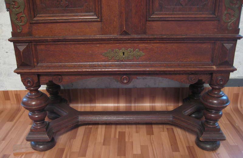 Gründerzeit Bücher- Vitrinenschrank 5 Gründerzeit Bücher- Vitrinenschrank