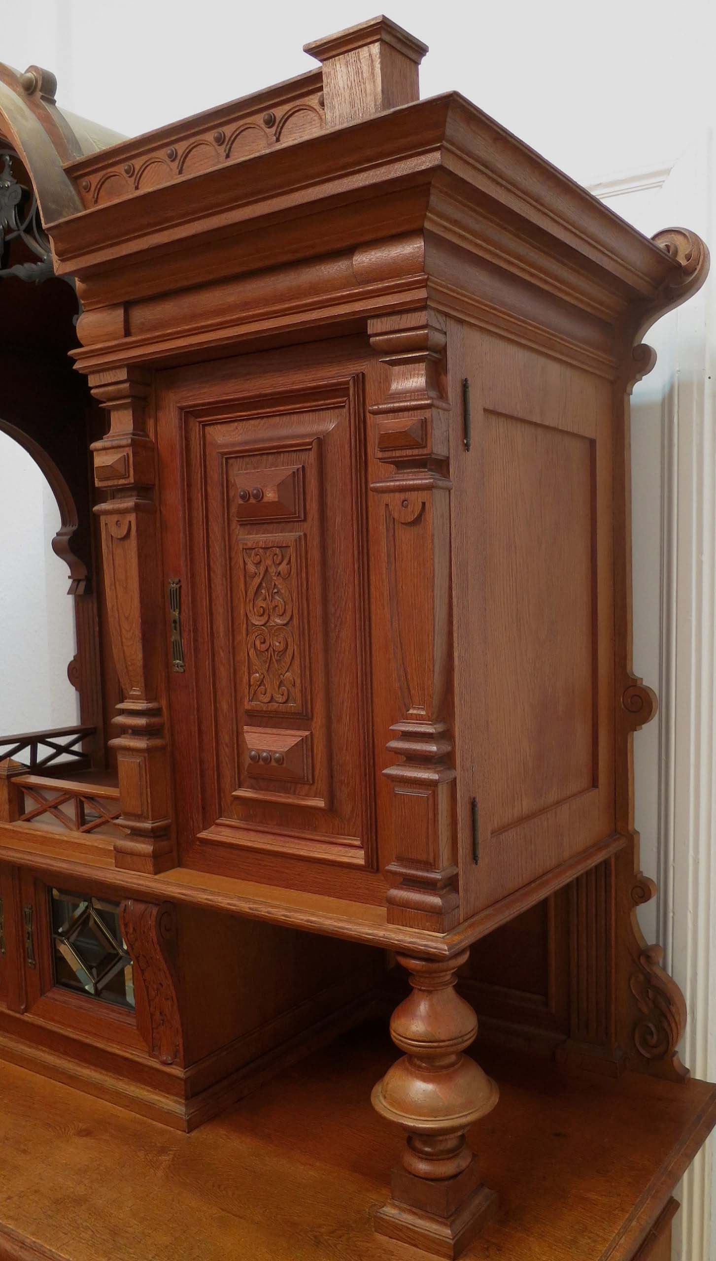 Gründerzeit Buffet mit handgeschmiedeten Zierwerk 4 Gründerzeit Buffet mit handgeschmiedeten Zierwerk