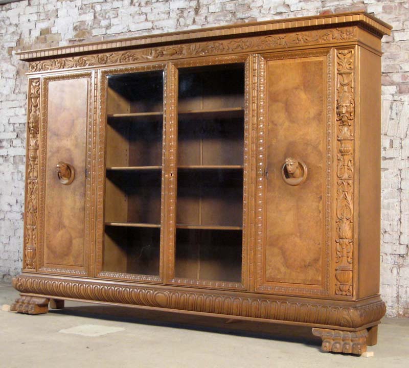 Neorenaissance Bücherschrank aus Nussbaum 4 Neorenaissance Bücherschrank aus Nussbaum