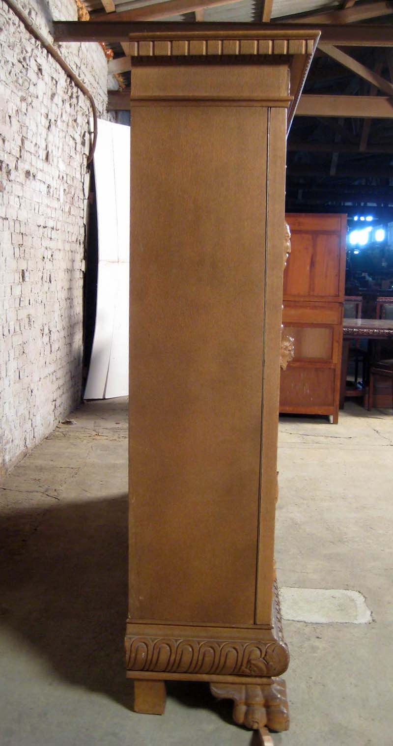 Neorenaissance Bücherschrank aus Nussbaum 5 Neorenaissance Bücherschrank aus Nussbaum