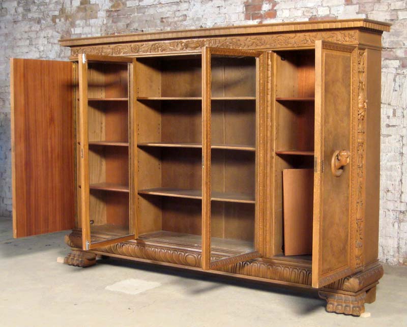 Neorenaissance Bücherschrank aus Nussbaum 7 Neorenaissance Bücherschrank aus Nussbaum