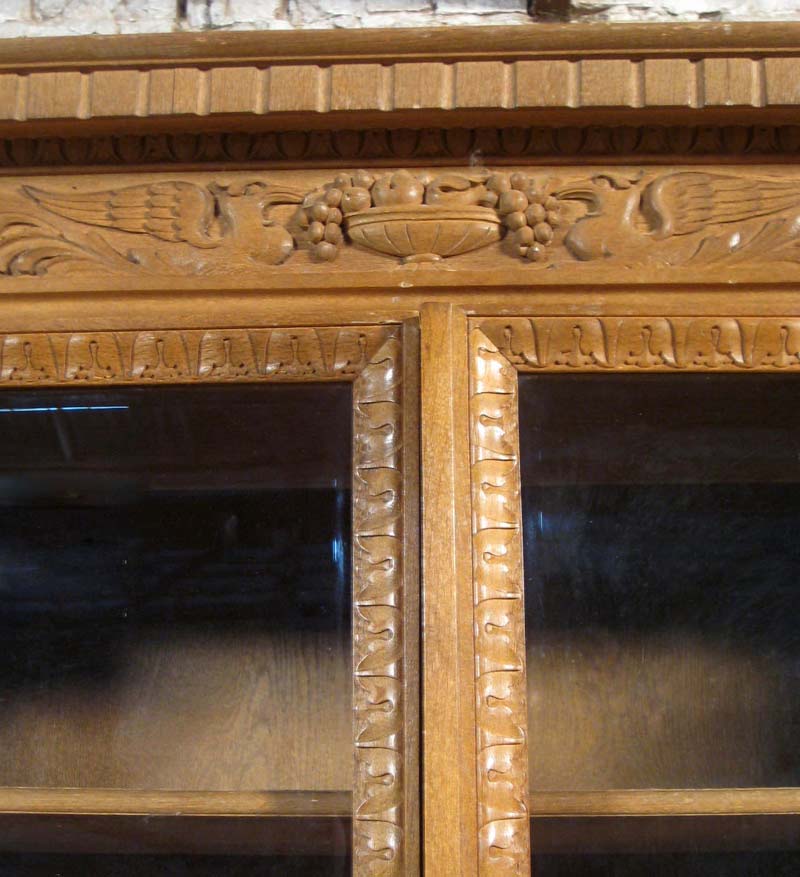 Neorenaissance Bücherschrank aus Nussbaum 14 Neorenaissance Bücherschrank aus Nussbaum