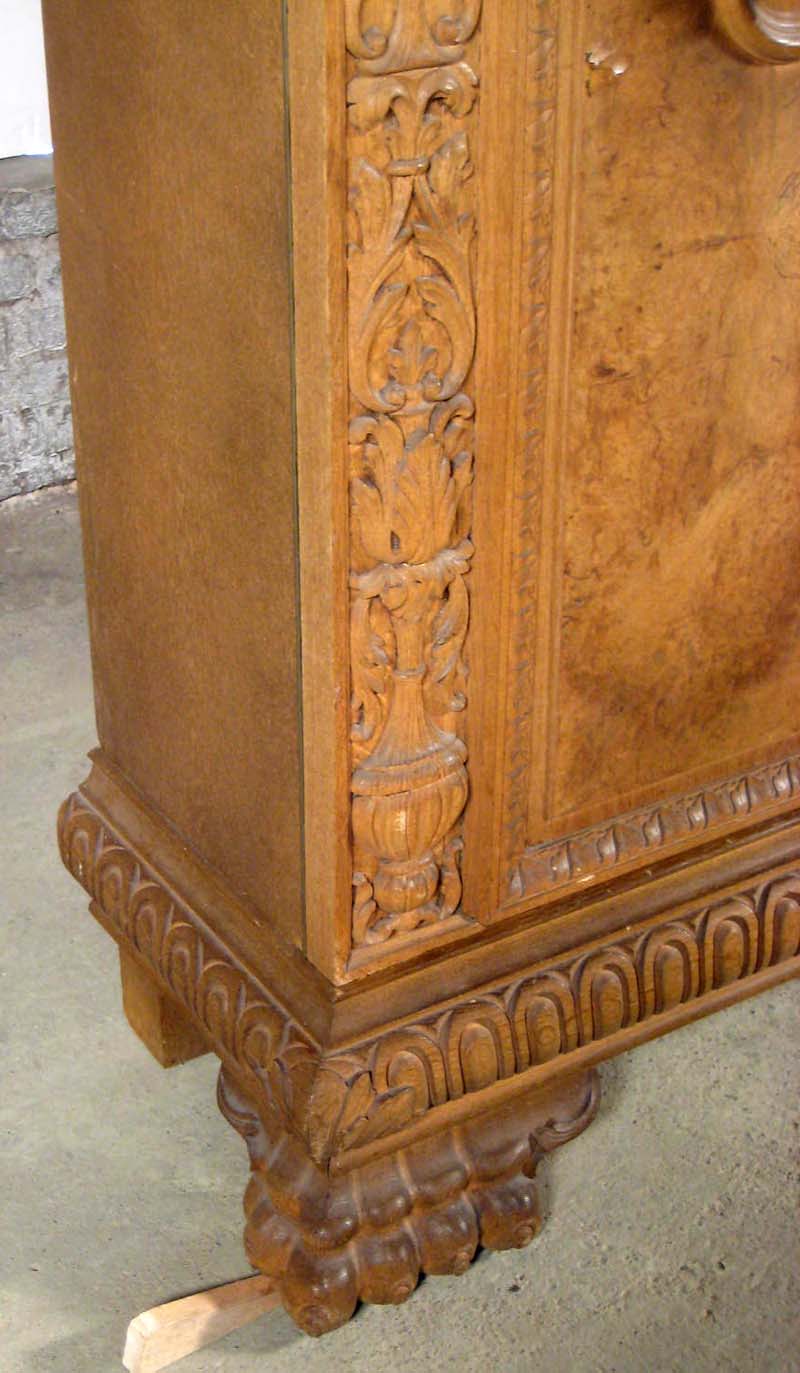 Neorenaissance Bücherschrank aus Nussbaum 19 Neorenaissance Bücherschrank aus Nussbaum