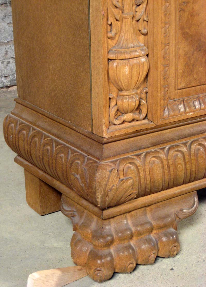 Neorenaissance Bücherschrank aus Nussbaum 21 Neorenaissance Bücherschrank aus Nussbaum