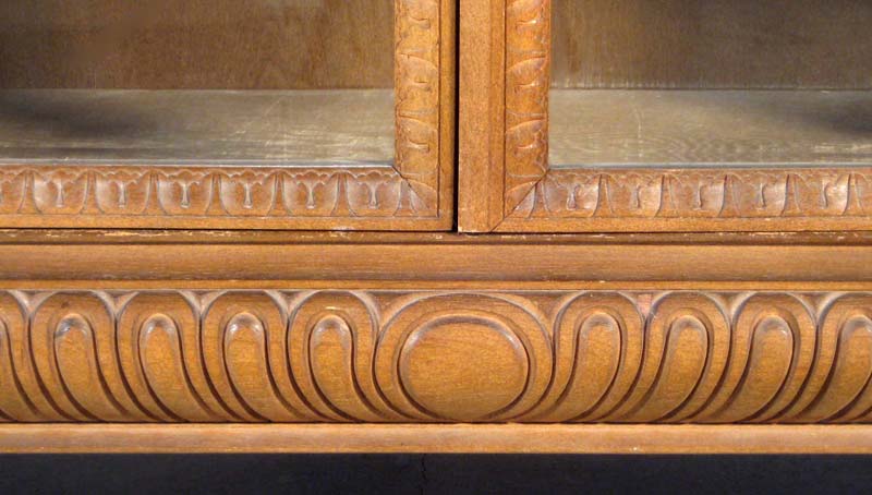 Neorenaissance Bücherschrank aus Nussbaum 24 Neorenaissance Bücherschrank aus Nussbaum