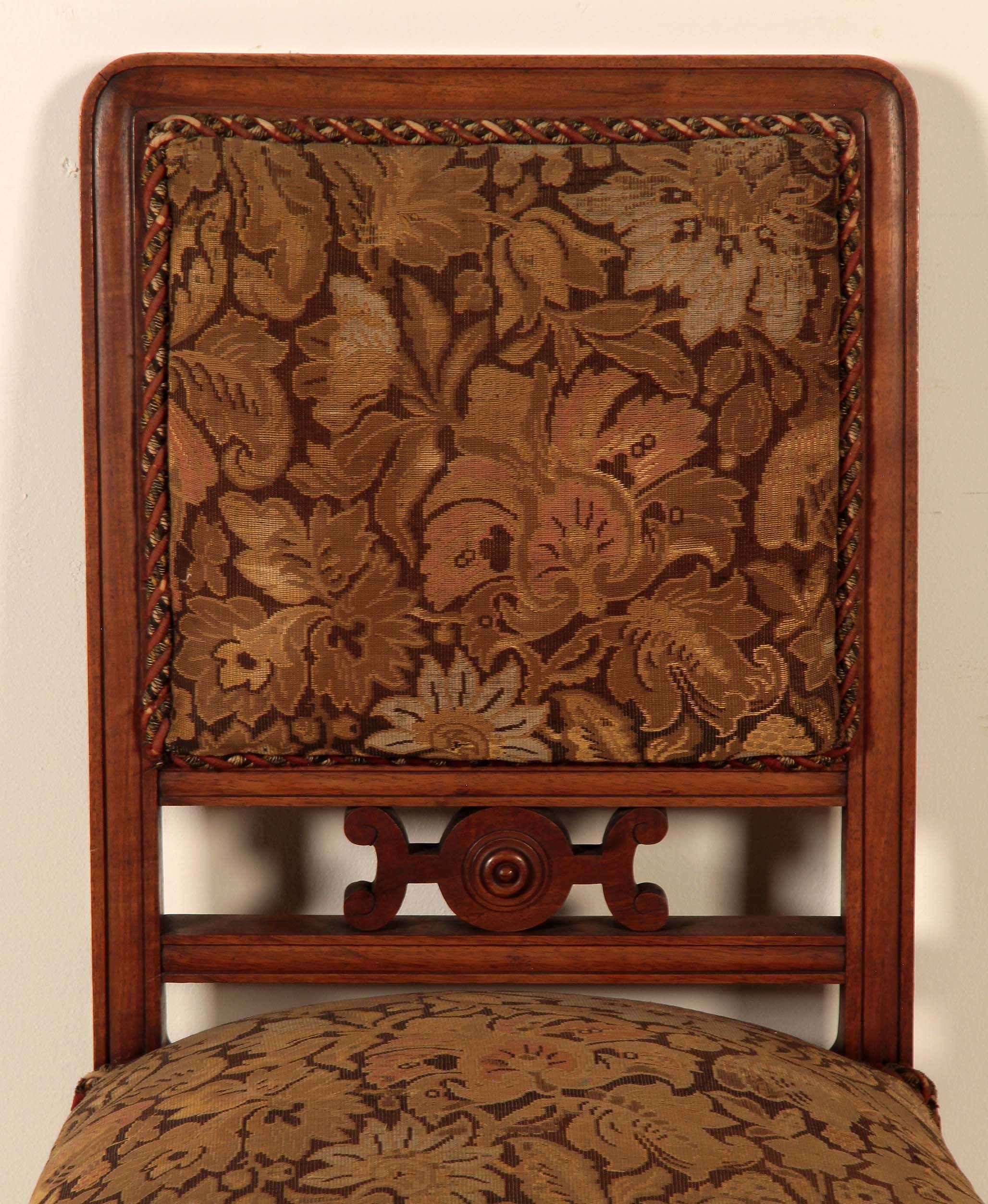 Zwei Sessel und zwei Stühle aus der Gründerzeit 6 Zwei Sessel und zwei Stühle aus der Gründerzeit