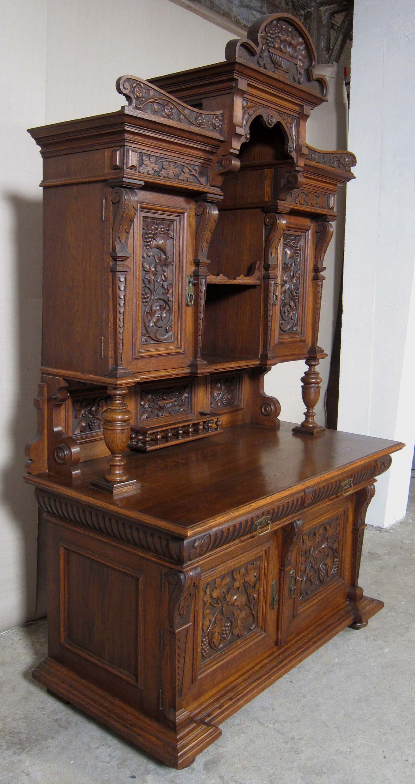 Komplett geschnitztes Gründerzeit Buffet 3 Komplett geschnitztes Gründerzeit Buffet