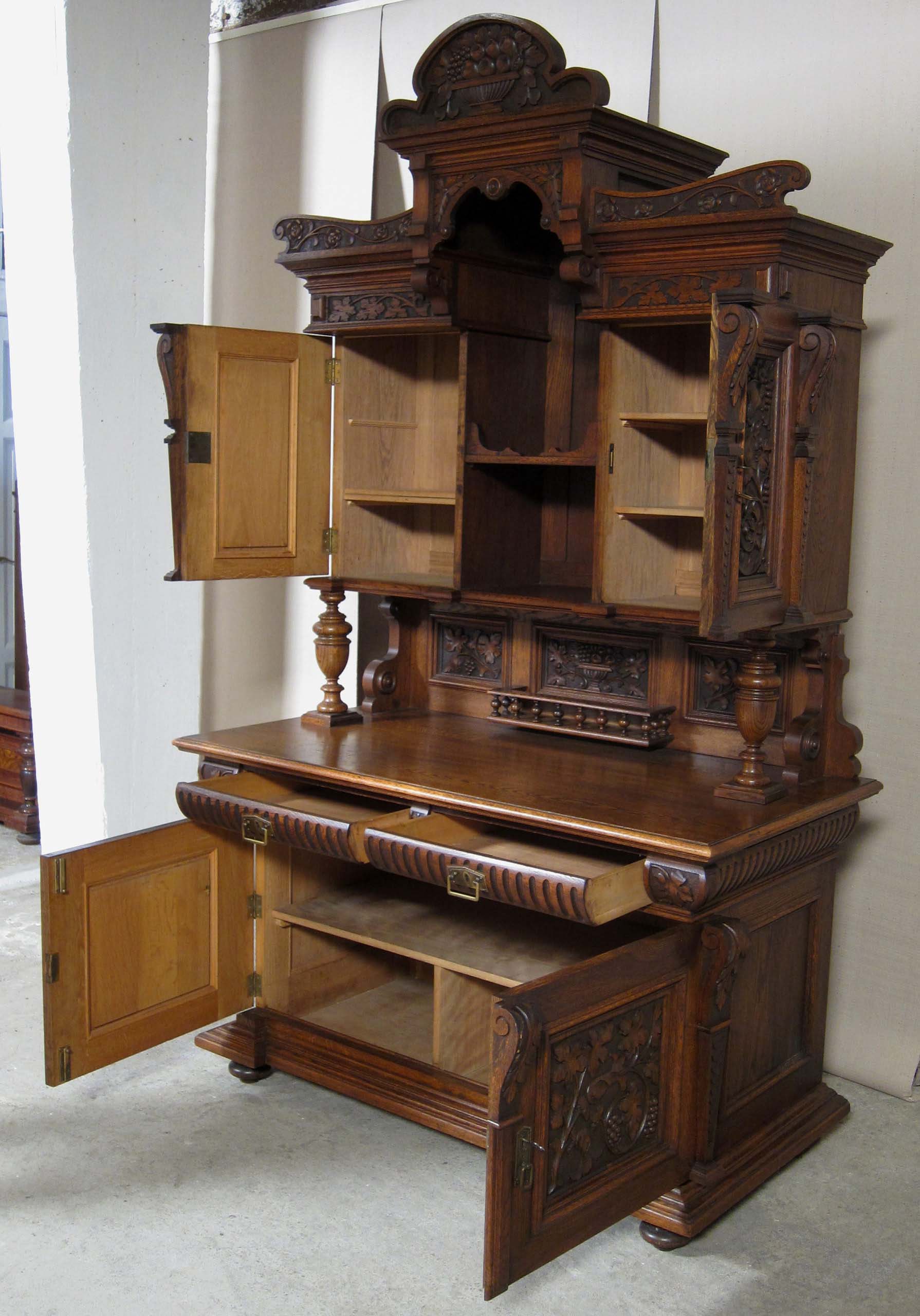 Komplett geschnitztes Gründerzeit Buffet 5 Komplett geschnitztes Gründerzeit Buffet