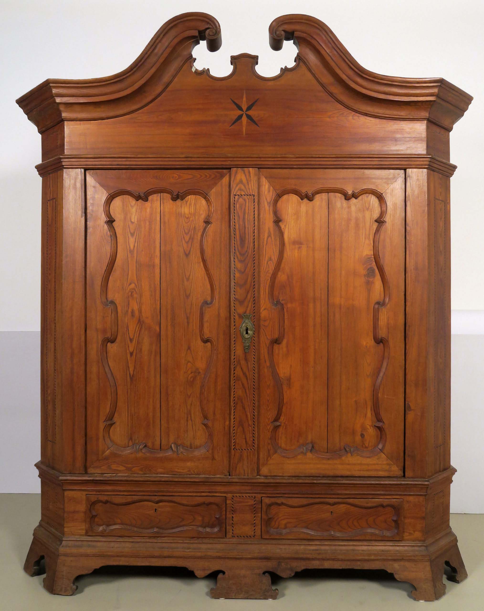 Braunschweiger Barockschrank aus Esche 1 Braunschweiger Barockschrank aus Esche