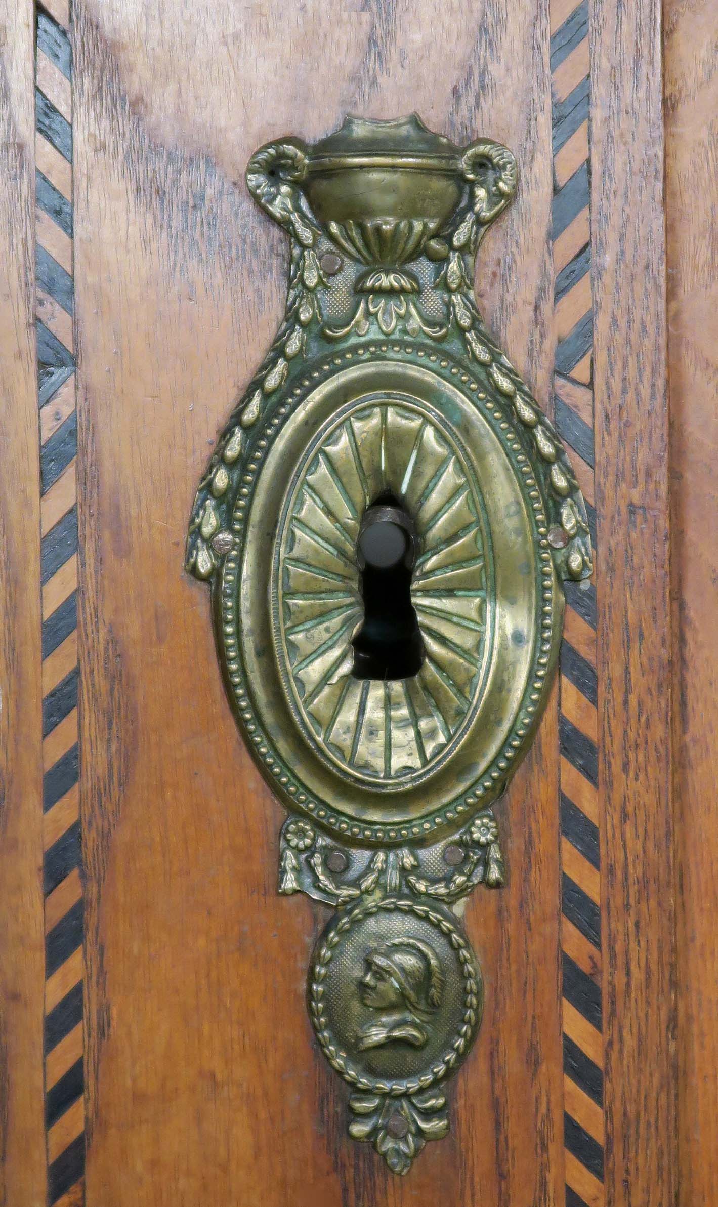 Braunschweiger Barockschrank aus Esche 7 Braunschweiger Barockschrank aus Esche