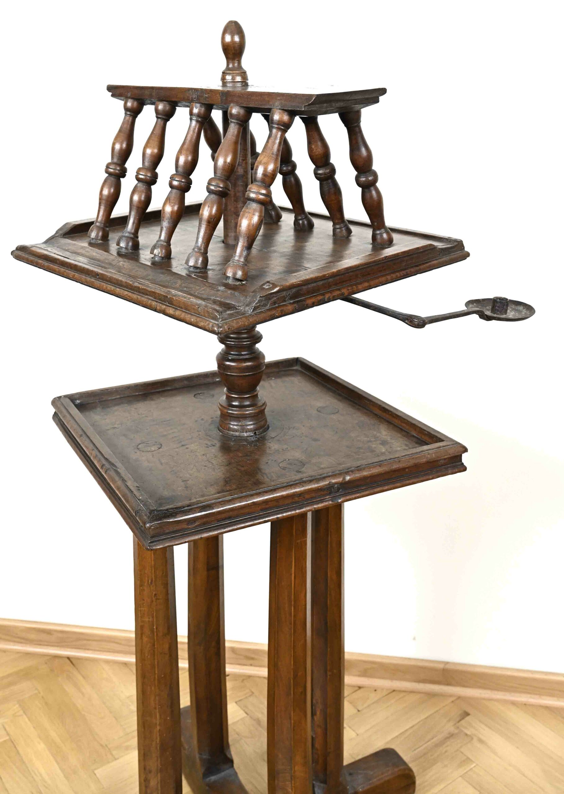 3736-Gotisches Lesepult aus Italien-11