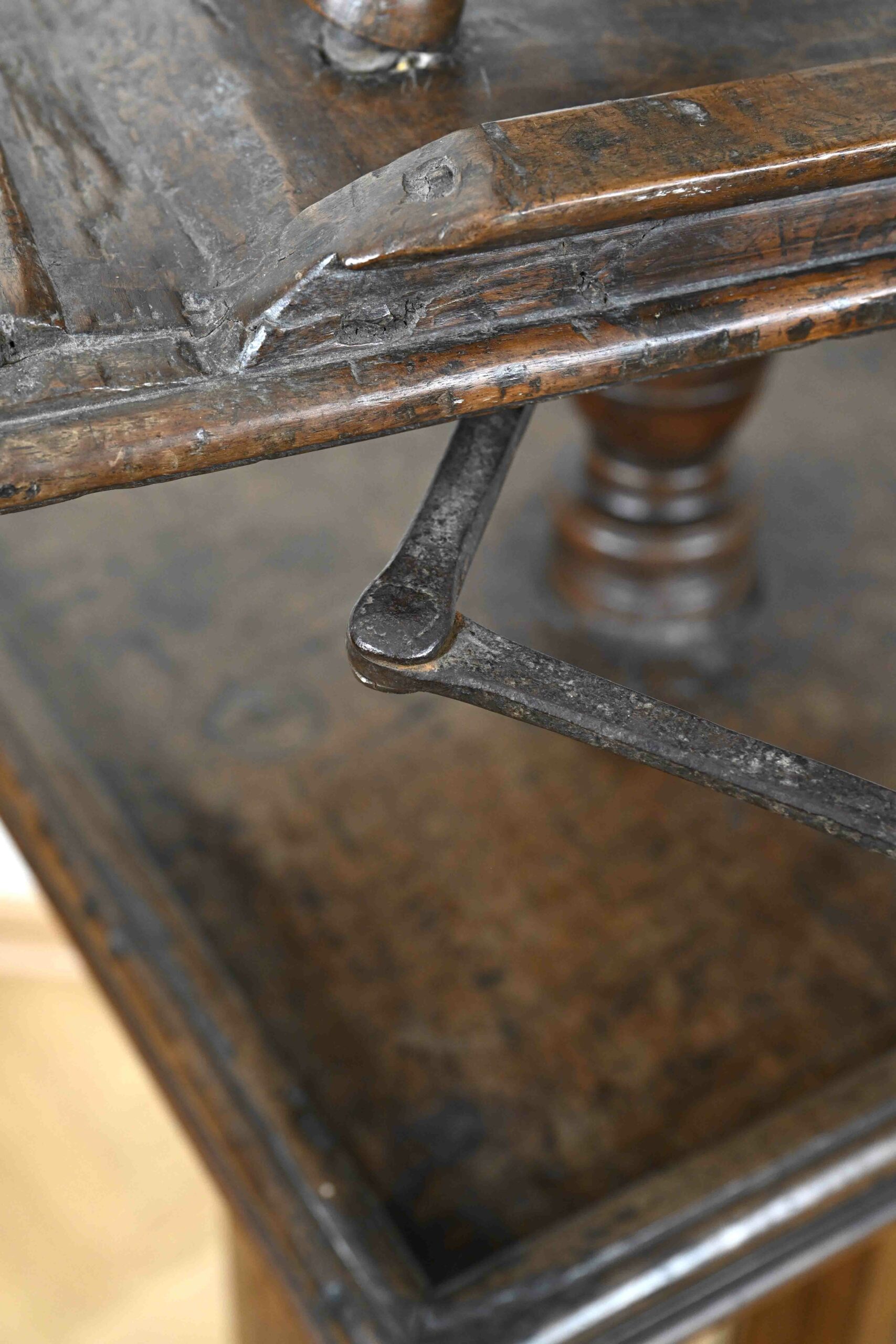 3736-Gotisches Lesepult aus Italien-16