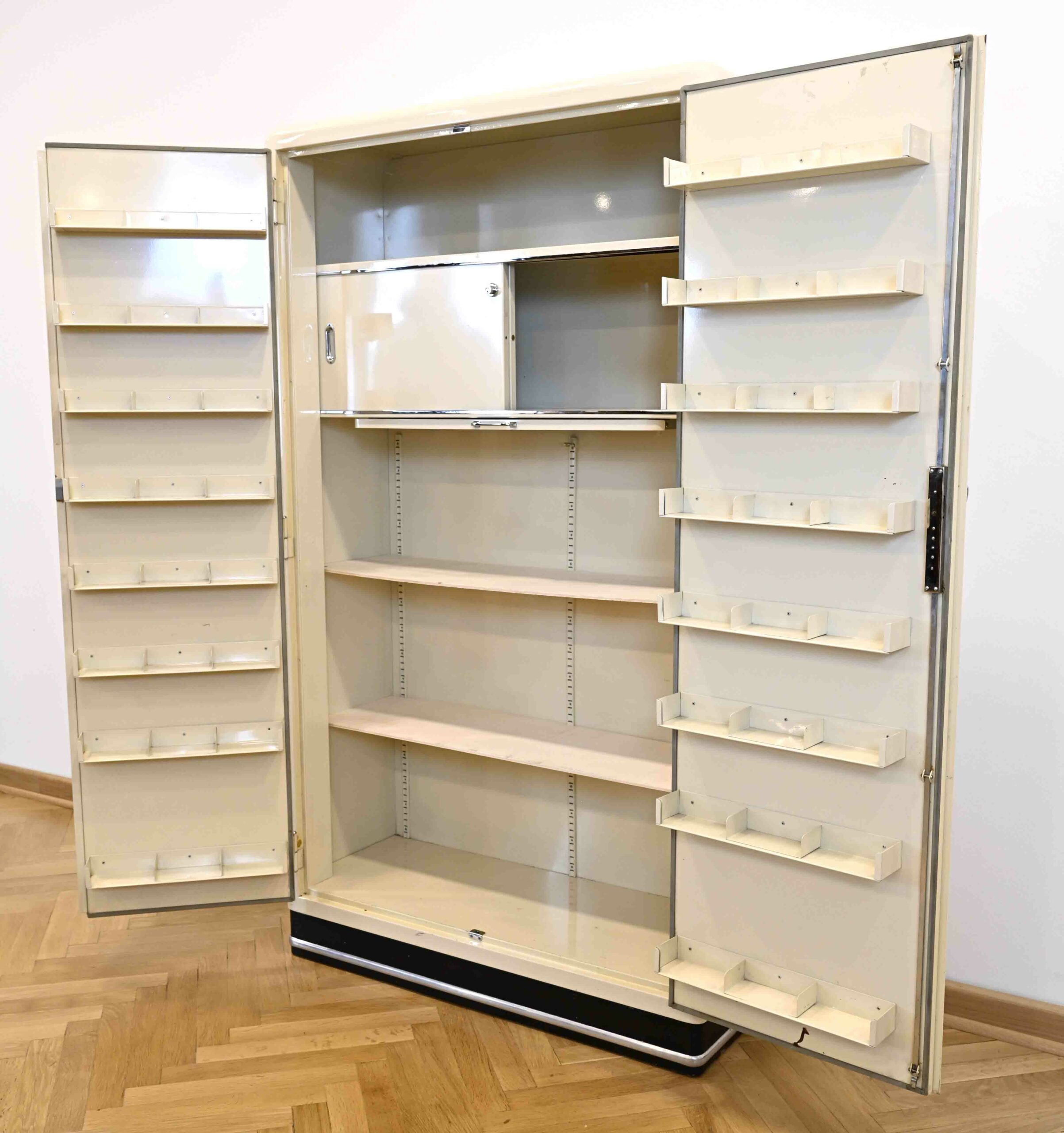 3737-Vintage Medikamentenschrank-04